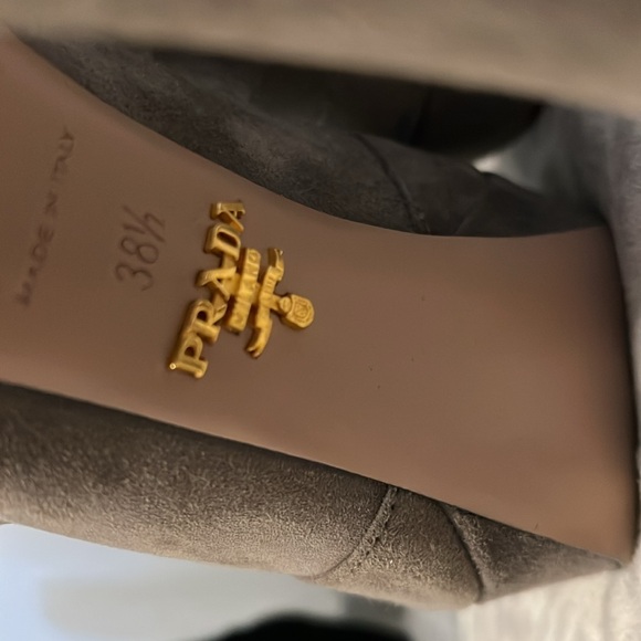 Gorgeous Prada taupe color velvety suede - Picture 9 of 9